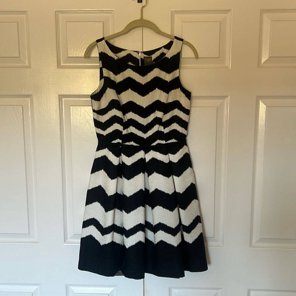 Black & white sleeveless dress perfect for wedding, wine tasting or dinner out.
